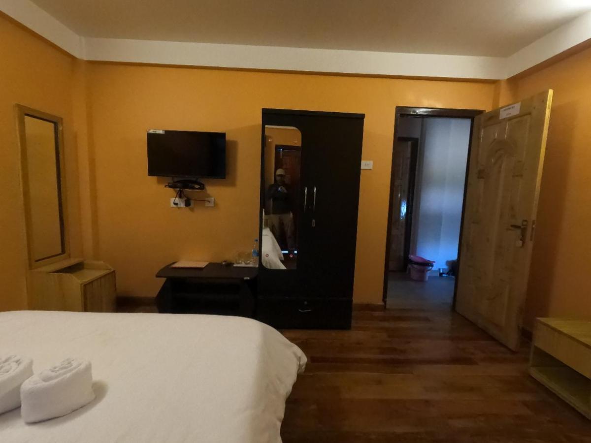 Aurora Guest House Шилонг Екстериор снимка